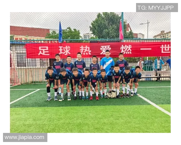 绿茵场上梦想飞扬,足球舞动激情岁月,心随球转共追逐,友谊在此永不息 绿茵场上梦想飞扬,足球舞动激情岁月,心随球转共追逐,友谊在此永不息