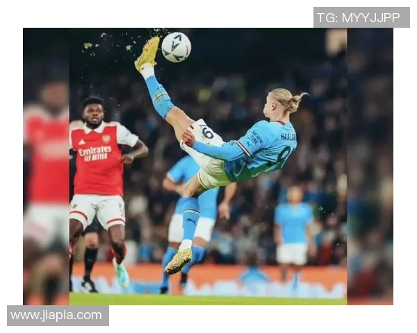 足球装男模展现青春活力与时尚魅力的完美结合 足球装男模展现青春活力与时尚魅力的完美结合