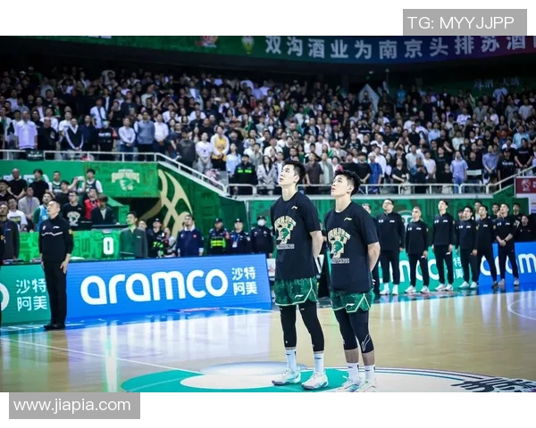 重庆篮球队实力变革引发热议球迷期待新赛季的精彩表现与突破 重庆篮球队实力变革引发热议球迷期待新赛季的精彩表现与突破